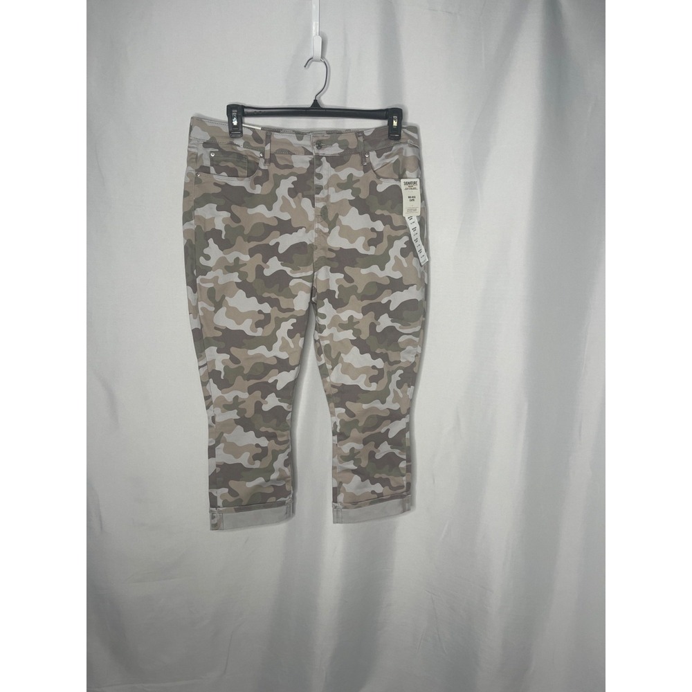 Signature By Levi Strauss Womens Mid-Rise Camo Capri Pants Size 18 W34 Super Str